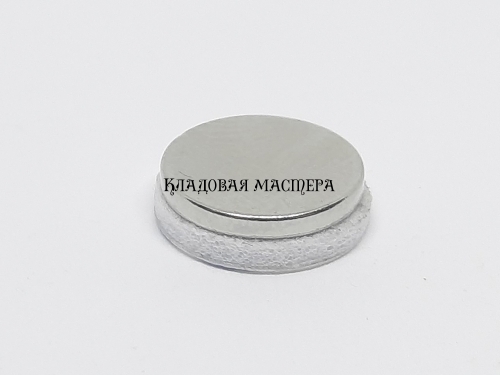Магніт неодимовий 1.3x9.4 мм самоклеючий фото 1